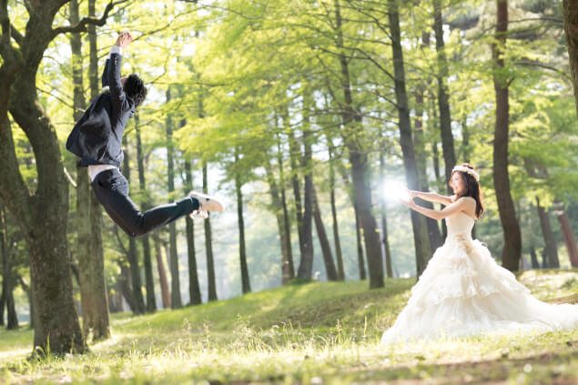 前撮りイメージ：白ドレス　森の中で