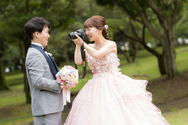 前撮りイメージ：ドレス　森の中で