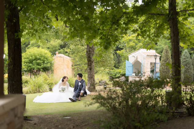 前撮りイメージ：ドレス　森の中で