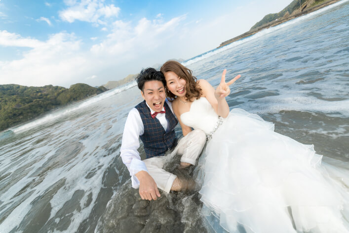 前撮りイメージ：白ドレス　海
