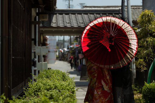前撮りイメージ：和装　傘