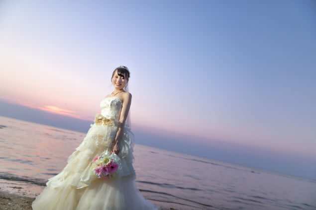 撮影イメージ：白ドレス　海